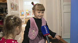 В День матери воспитанники барнаульского детского сада № 85 рассказали о своих мамах