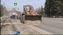 Коммунальщикам предстоит вывезти с улиц Барнаула тонны мусора и антигололёдной смеси