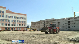 В Барнауле началось строительство самой большой в крае парковки у поликлиники