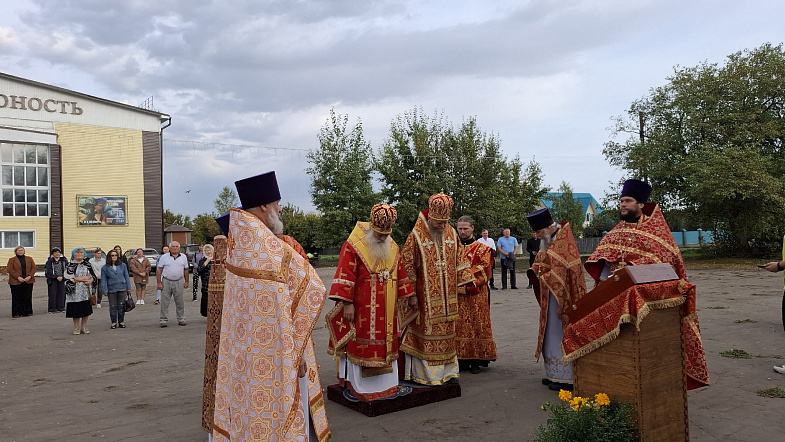 Литургия на месте страданий: митрополит Сергий совершил богослужение в посёлке Кировский, где когда-то был Чистюньлаг