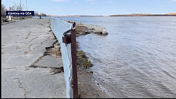 После ледохода и недавнего паводка в Камне-на-Оби начала разрушаться набережная