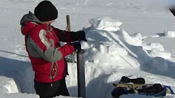 Сибирские метеорологи оценивают высоту и плотность тающего снега