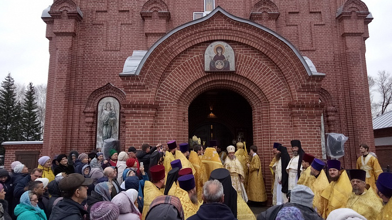 Храм, где крестили Калашникова. Спустя 85 лет в Курье открылась Знаменская церковь