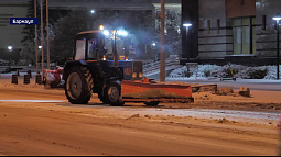 Сегодня на дорогах Барнаула с последствиями непогоды боролось почти 150 рабочих
