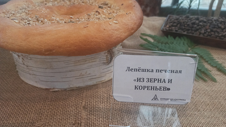 У Денисовой пещеры установят огромные деревянные качели, двухметровую иглу и бивень мамонта