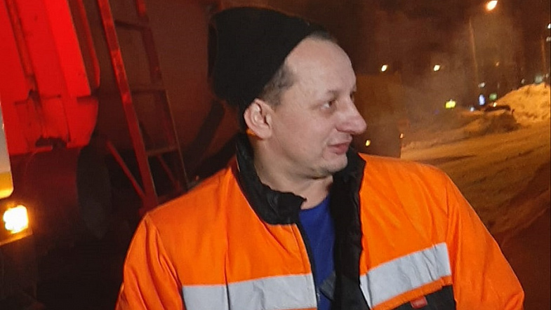 «Поживите в нашей шкуре»: барнаульские дорожники ежедневно выходят в ночную смену, чтобы скорее убрать снег