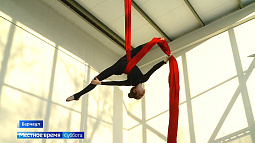 В Барнауле стартовал турнир по воздушной гимнастике «Небо Алтая»