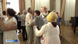 Почти 22,5 тысячи супружеских пар, отметивших 50-летие совместной жизни, получат выплату к Дню семьи