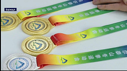 Участники первых зимних игр «Большой Алтай» привезли в Барнаул из Китая 24 медали