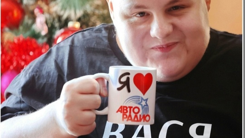 Барнаульский парень создал тысячи надписей «Авторадио», но уже несколько лет не выходит из дома
