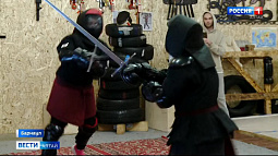 Журналисты ведущих алтайских СМИ прошли обучение средневековому бою