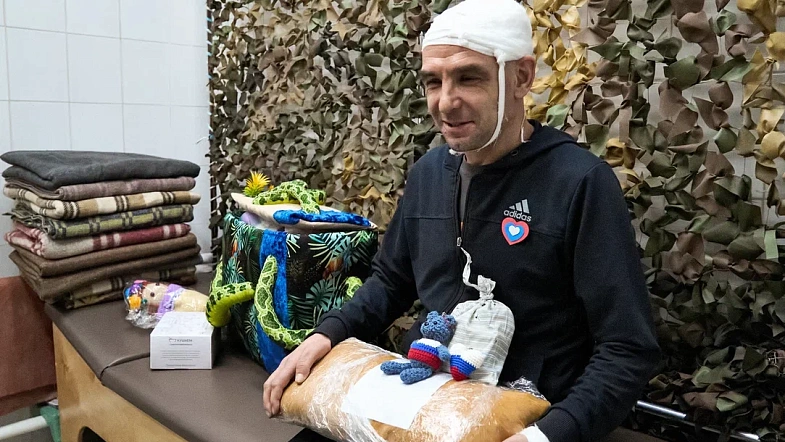 В Барнауле женщины-волонтёры шьют удобную одежду для раненых участников СВО