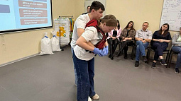 В кинотеатре Бийска спасли мужчину, который подавился попкорном