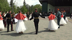 В парке «Центральный» прошёл майский кадетский бал