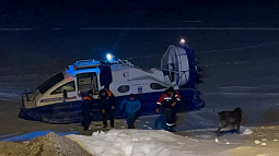 В Барнауле спасатели вытащили рыбаков, застрявших на Оби 