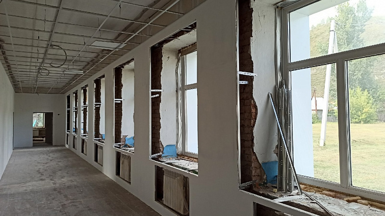 В селе Красный Партизан завершают ремонт школы, которую когда-то записали коровником