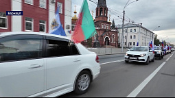 В Барнауле прошёл праздничный автопробег