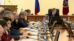 Виктор Томенко отчитал подчинённых за погорельцев 