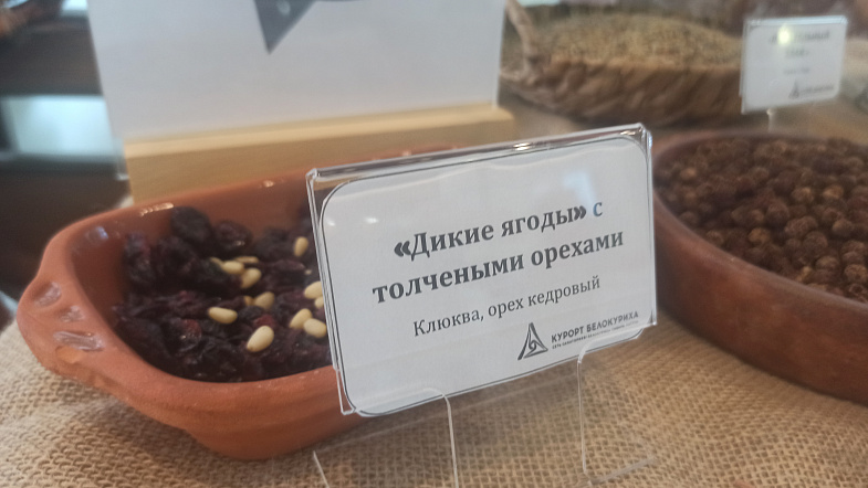 У Денисовой пещеры установят огромные деревянные качели, двухметровую иглу и бивень мамонта
