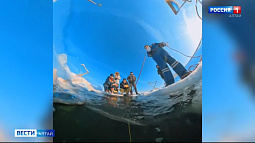 Отец погибшего на СВО бойца подарил алтайским спасателям дрон для подводных поисков 