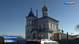 В Алтайском районе в Лазареву субботу освятили новое здание храма Покрова Пресвятой Богородицы