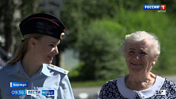 В Барнауле пенсионерка помогла задержать мошенника-курьера, передав ему фальшивые миллионы