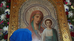 В день памяти Казанской иконы Божией Матери молилось более 300 прихожан Алтая