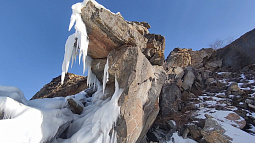Мастер из Барнаула создал сказочную красоту в скалах Байкала 