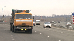 До конца апреля в Барнауле ввели ограничения на передвижение тяжеловесного транспорта