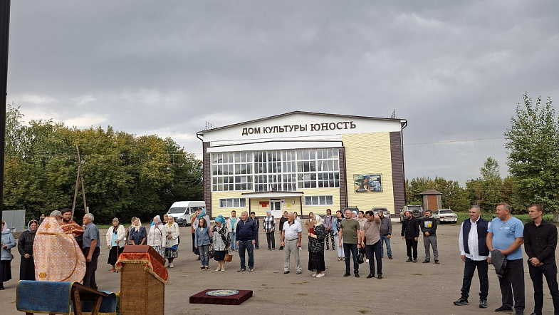 Литургия на месте страданий: митрополит Сергий совершил богослужение в посёлке Кировский, где когда-то был Чистюньлаг