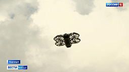 Летающие дроны в небо Барнаула запустили курсанты школы фермеров