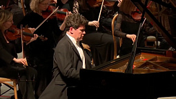 Сегодня, в Международный день музыки, на сцене краевой филармонии выступит Денис Мацуев