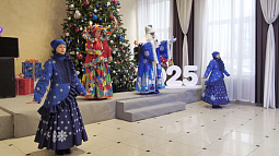 В Барнауле начался сезон новогодних ёлок