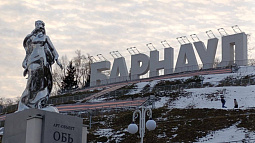 На набережной Барнаула установили скульптуру девушки-Оби