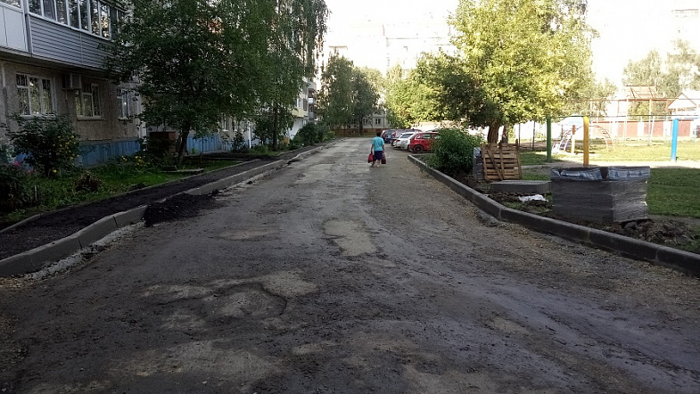 Жители трёх барнаульских высоток скинулись на ремонт двора