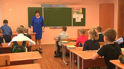 Алтайским педагогам обещают увеличить оклады в новом учебном году