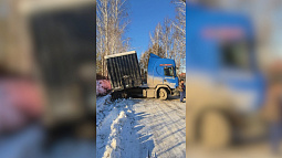 Дальнобойщик из Барнаула больше суток провёл в канаве