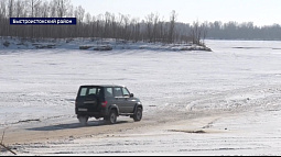Остался месяц до конца работы ледовой переправы, соединяющей село Акутиха с райцентром Быстрый Исток