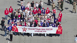 Парад на площади Советов в Барнауле с высоты птичьего полёта