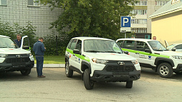 В Барнауле вручили ключи от новых автомобилей фельдшерам ЦРБ 