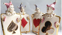 Выставка фарфоровых статуэток, посвящённых книге «Алиса в Стране чудес», открылась в Барнауле