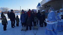 Жители Змеиногорска будут кататься на лопатах и играть в хоккей ледяными клюшками