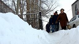 Мэрия Барнаула внесла изменения в организацию работ по очистке тротуаров от снега