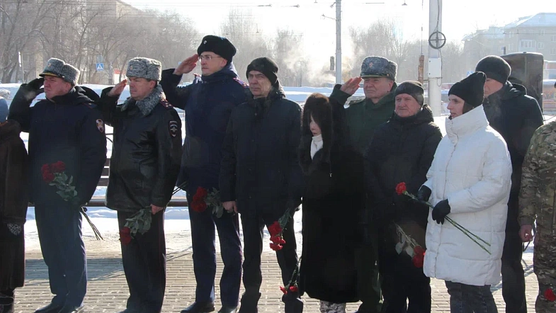 В Барнауле сегодня почтили память десантников легендарной 6-й роты Псковской дивизии ВДВ