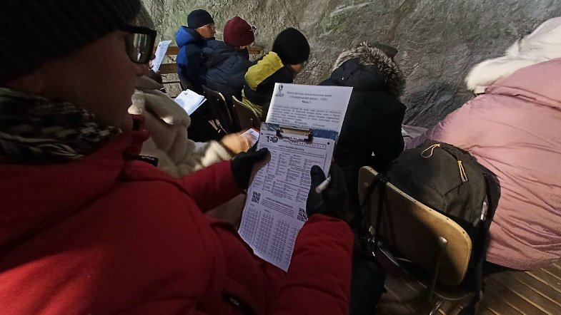 Самые экстремальные условия: в Денисовой пещере вновь провели «Географический диктант»