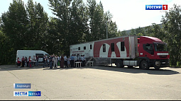 Во Всемирный день донора крови на площади Сахарова работал мобильный пункт сдачи крови 