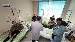 Виктор Томенко посетил одну из краевых больниц, где восстанавливаются ветераны СВО