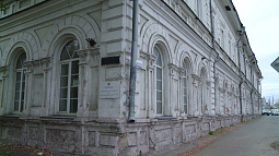 Здание Горного училища в центре Барнаула обнесут забором в следующем году при наличии бюджетных средств в Росимуществе