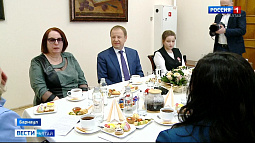 В канун Международного женского дня губернатор Виктор Томенко встретился с представительницами разных профессий