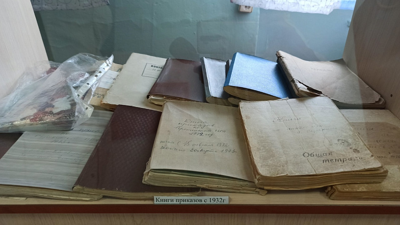 В Заринске сотрудники аптеки открыли музей, обнаружив в своём подвале коллекцию уникальных экспонатов